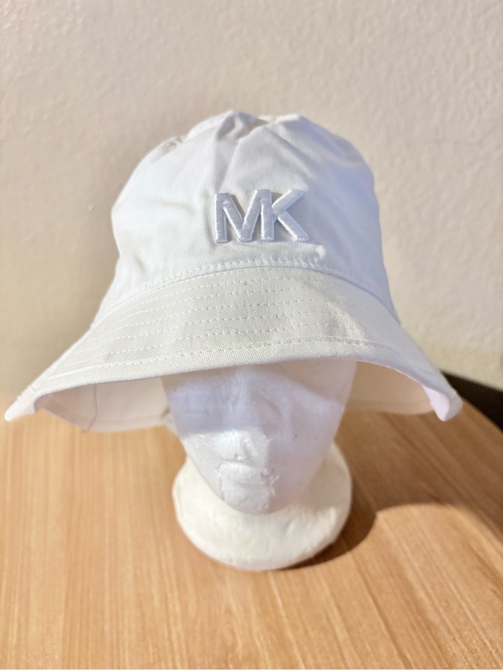 MICHAEL KORS Women's Bucket Hat Light White MK LOGO Embroidered Size M/L $88 NWT